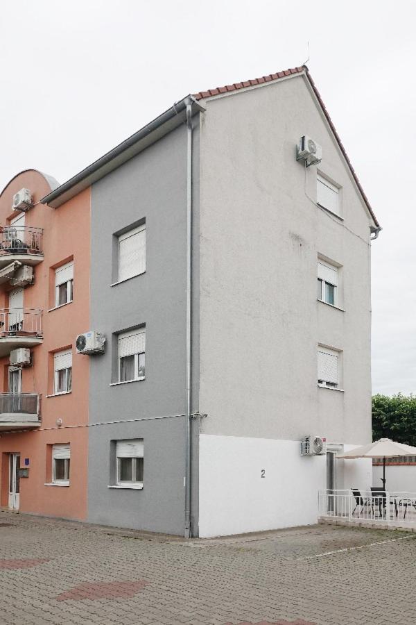 Apartman Gundulic فينكوفسي المظهر الخارجي الصورة